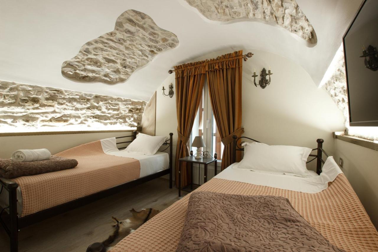 Gjirokastër Hotel Ss Kekezi מראה חיצוני תמונה