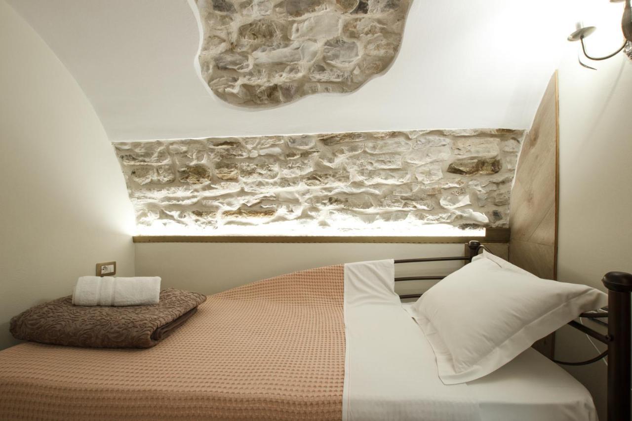 Gjirokastër Hotel Ss Kekezi מראה חיצוני תמונה