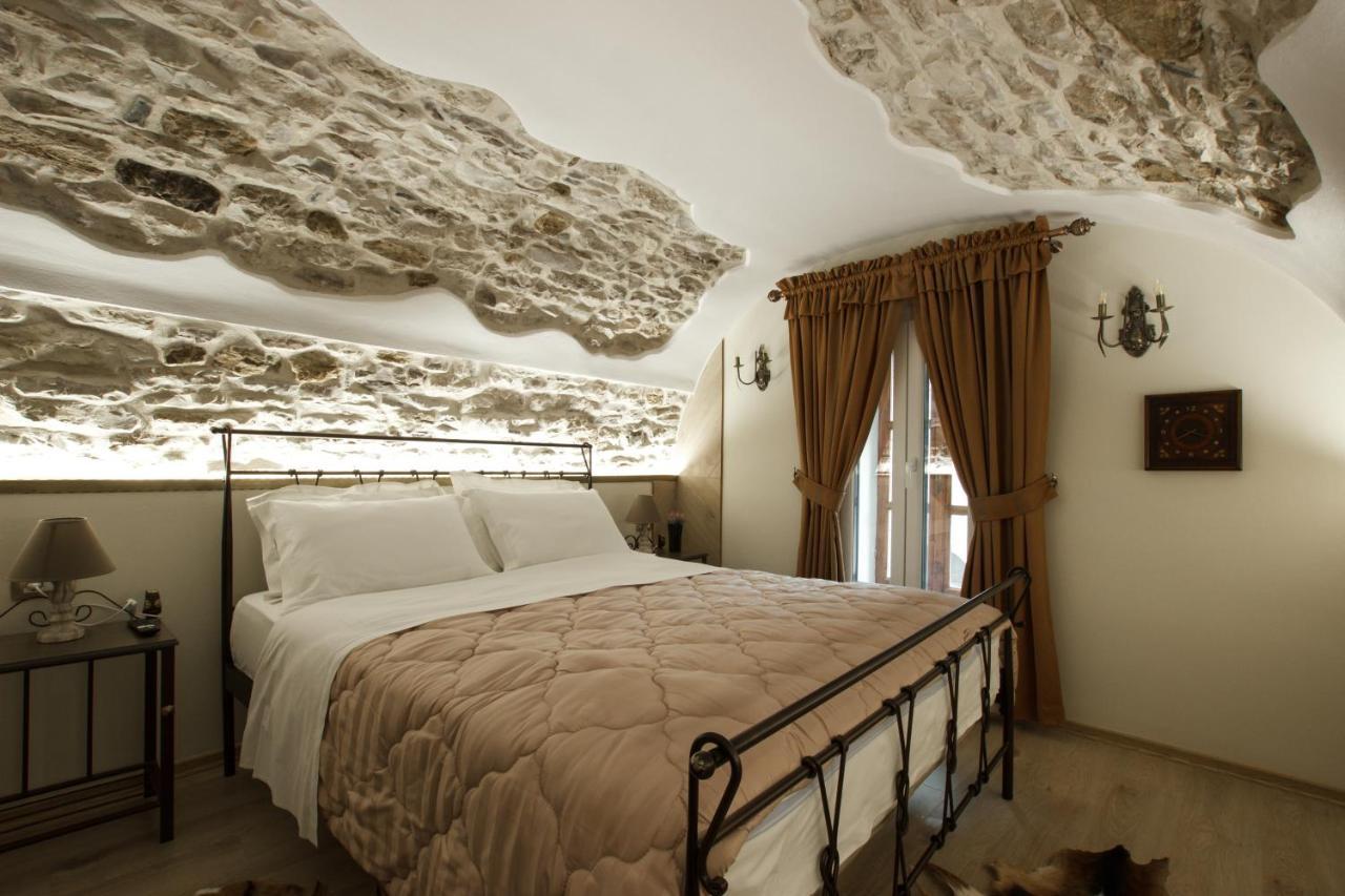 Gjirokastër Hotel Ss Kekezi מראה חיצוני תמונה