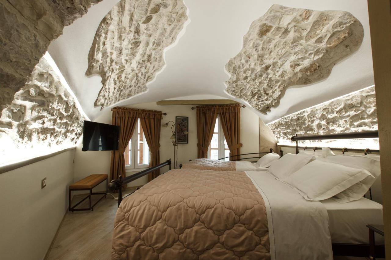 Gjirokastër Hotel Ss Kekezi מראה חיצוני תמונה