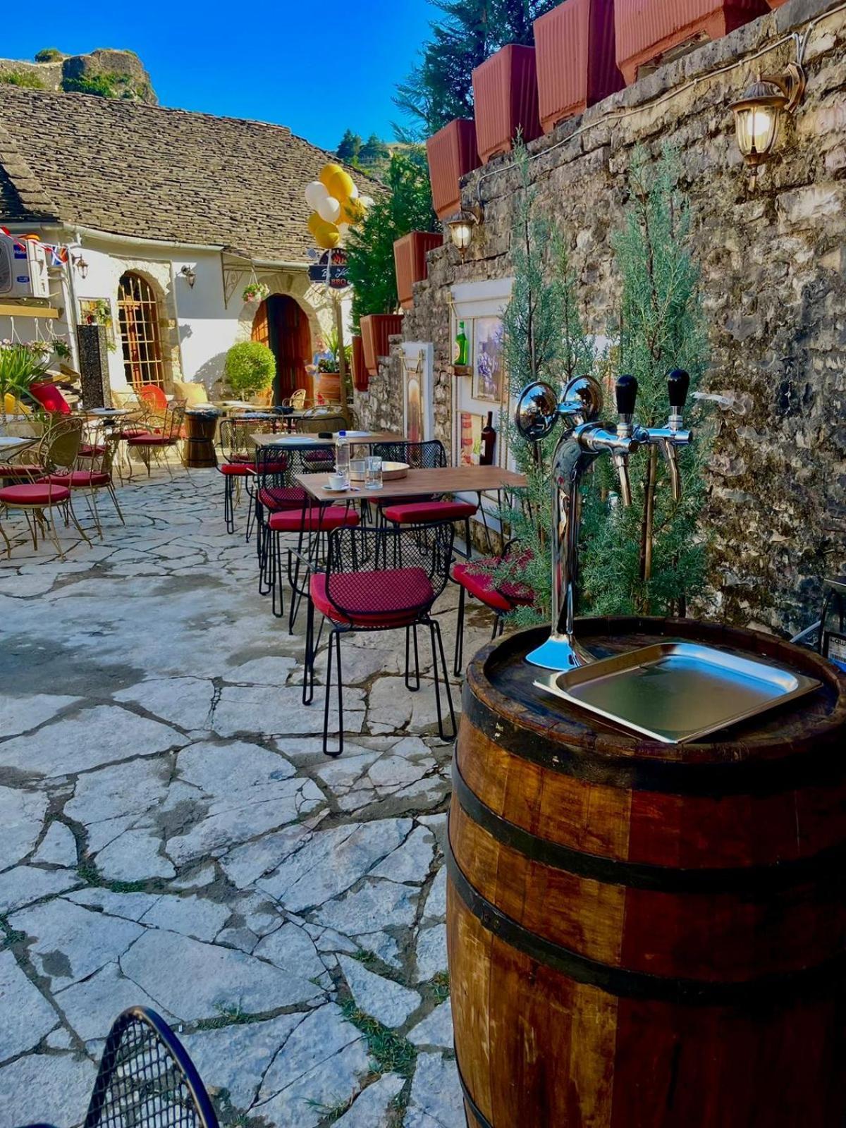 Gjirokastër Hotel Ss Kekezi מראה חיצוני תמונה